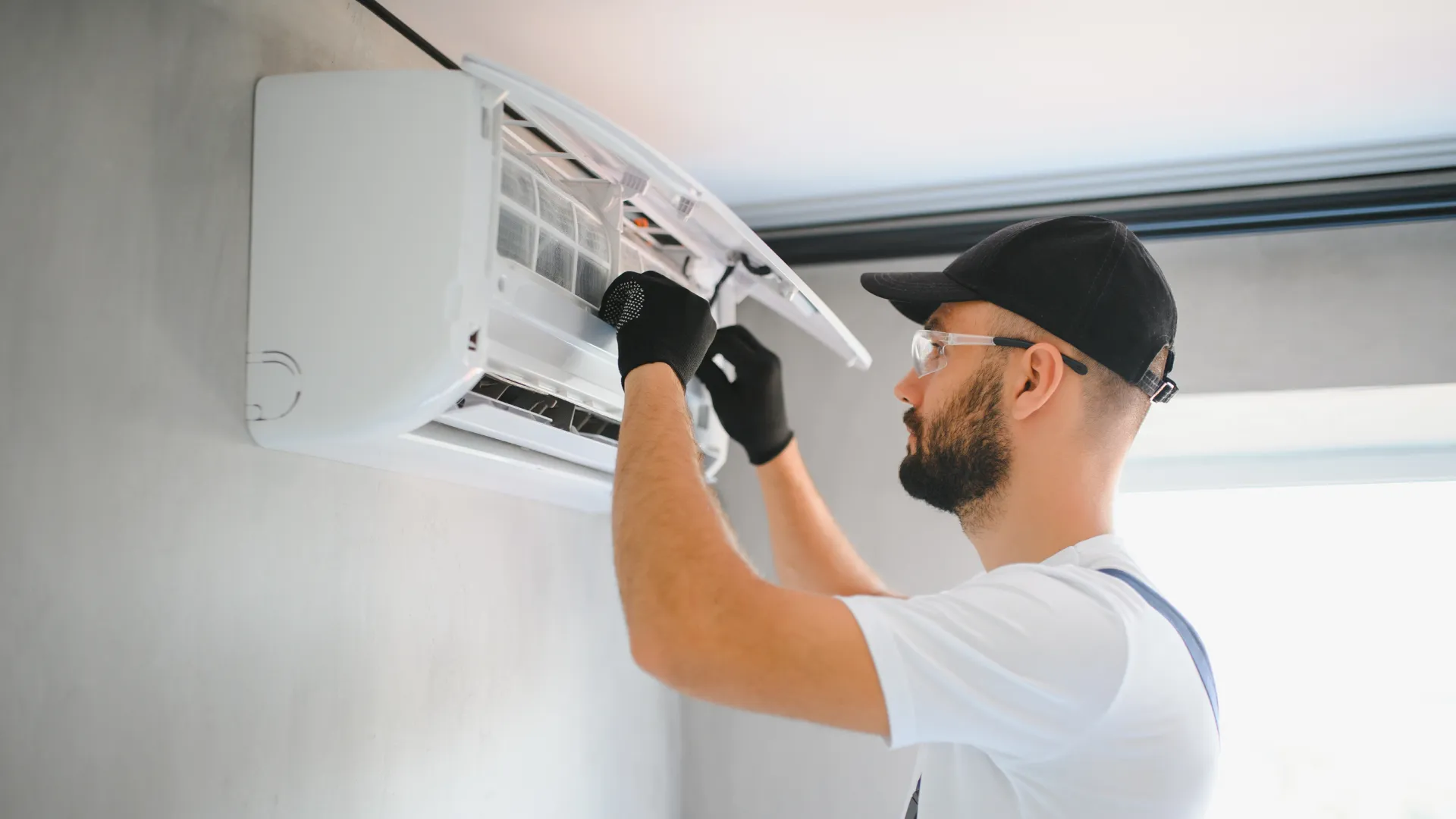 Klimatyzacja w trakcie montażu